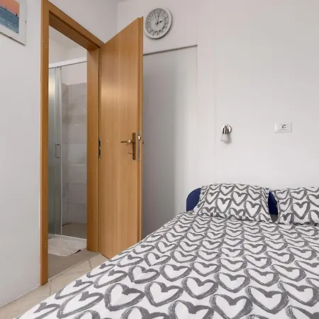Apartman With Terrace & Sea View