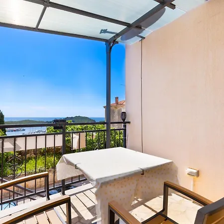 With Terrace & Sea View * Врсар