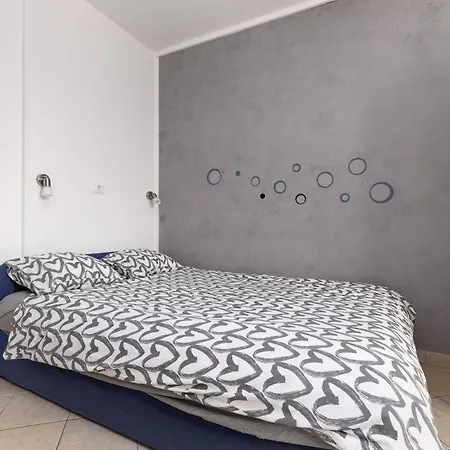 With Terrace & Sea View Апартаменты Врсар
