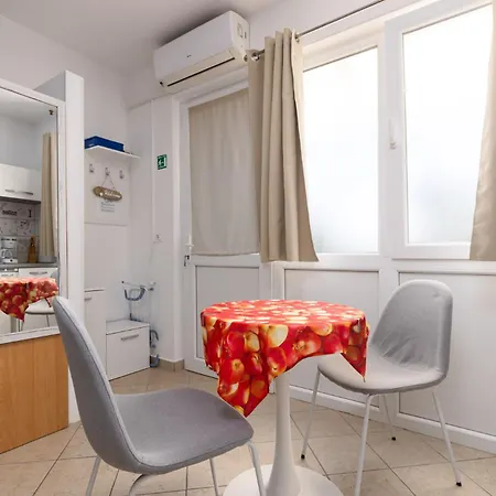 Apartment With Terrace & Sea View