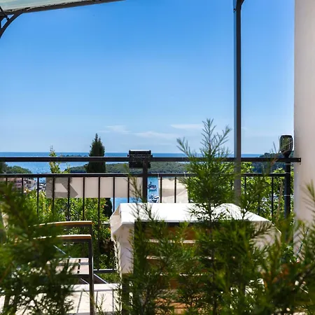 With Terrace & Sea View Apartmán *